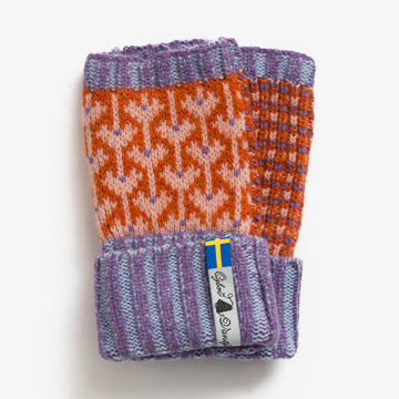 Fästfolk Estelle and Esbjörn Wristwarmer by Öjbro Vantfabrik